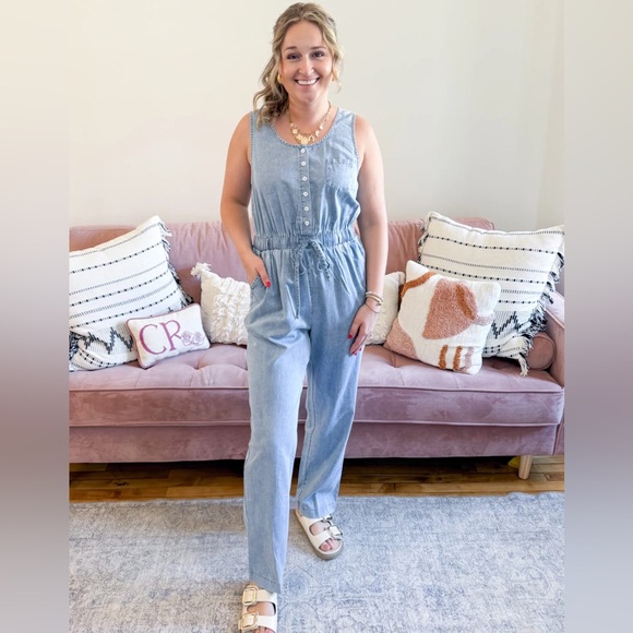 Doe and Rae Tencel Chambray Denim Jumpsuit Blue Straight Leg Womens Large NWT - Picture 1 of 9